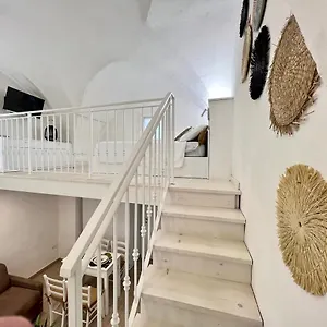 https://corte-dei-gothi.lecce-hotels.com